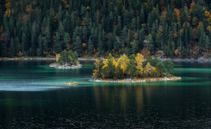 Podzim na jezeře Eibsee